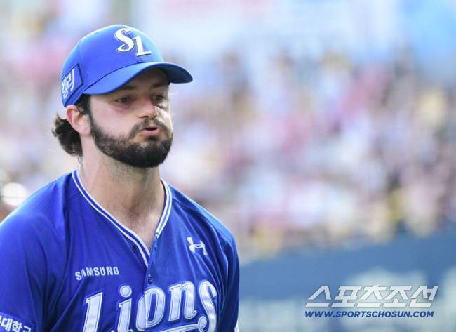 30일 서울 잠실구장에서 열린 LG와 삼성의 경기. 1회 투구를 마치고 내려오는 삼성 선발 코너. 잠실=송정헌 기자songs@sportschosun.com/2024.07.30/