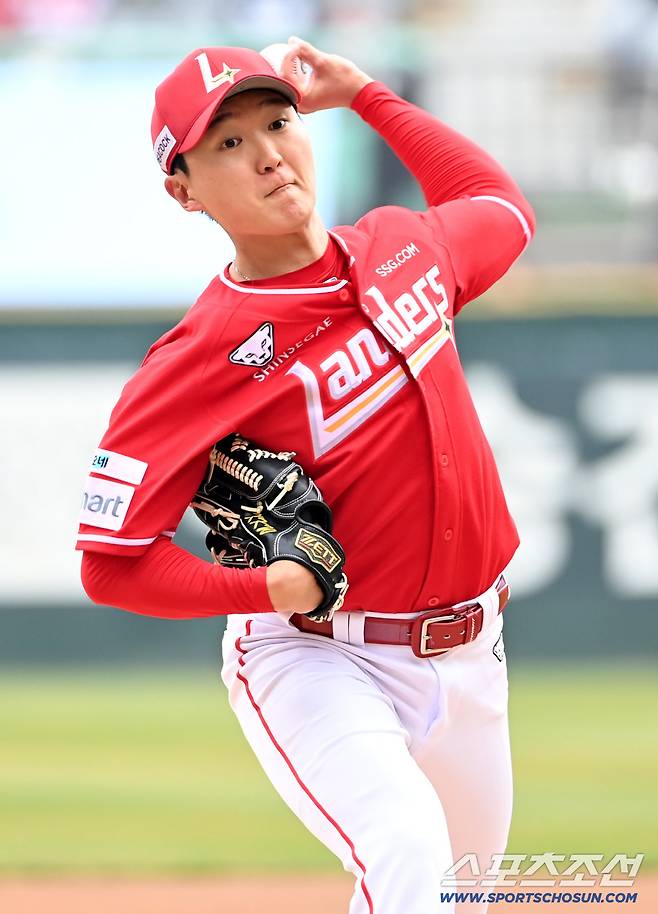 29일 인천SSG랜더스필드에서 열린 KIA와 SSG의 경기, SSG 선발투수 김건우가 역투하고 있다. 인천=허상욱 기자wook@sportschosun.com/2026.03.29/