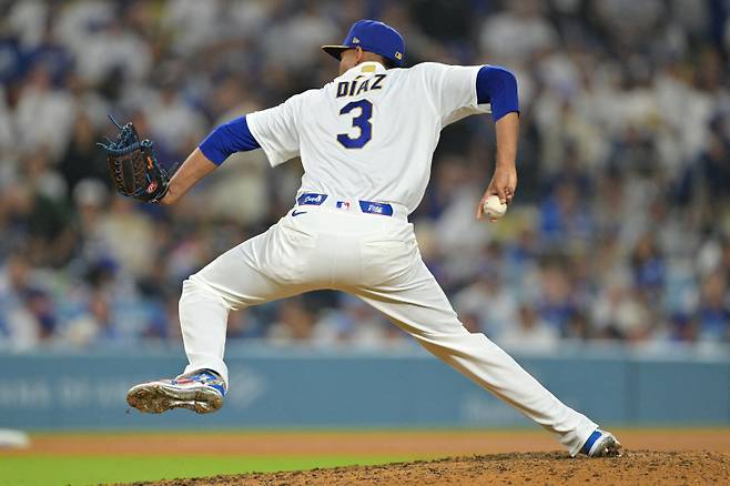 <yonhap photo-2550=""> Mar 27, 2026; Los Angeles, California, USA; Los Angeles Dodgers pitcher Edwin Diaz (3) delivers to the plate as he earns a save in the ninth inning against the Arizona Diamondbacks at Dodger Stadium. Mandatory Credit: Jayne Kamin-Oncea-Imagn Images/2026-03-29 05:52:47/ <저작권자 ⓒ 1980~2026 ㈜연합뉴스. 무단 전재 재배포 금지, AI 학습 및 활용 금지></yonhap>