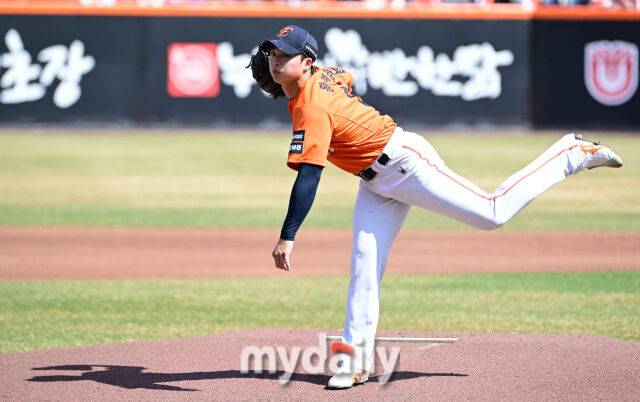 2026년 3월 29일 오후 대전 한화생명볼파크에서 열린 ‘2026 신한 SOL KBO리그' 키움 히어로즈와 한화 이글스의 경기. 한화 선발투수 왕옌청이 역투하고 있다./대전 = 유진형 기자