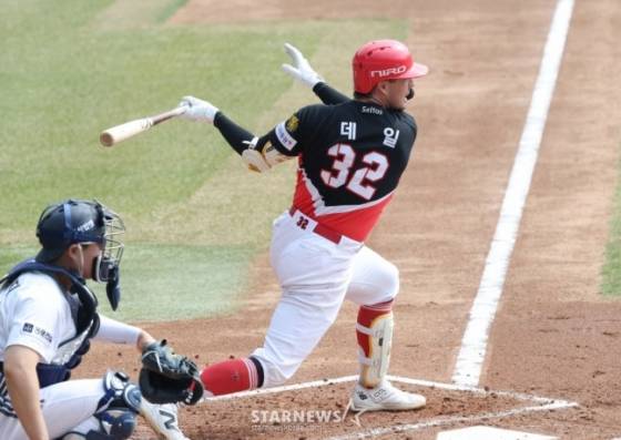 2026 신한 SOL Bank KBO리그 시범경기 두산 베어스 대 KIA 타이거즈 경기가 3월 22일 서울 잠실야구장에서 열렸다. KIA 데일이 힘차게 타격하고 있다. /사진=김진경 대기자