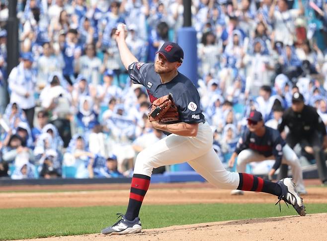 롯데 비슬리가 29일 대구삼성라이온즈파크에서 열린 2026 KBO리그 정규시즌 삼성전에 선발 등판해 역투하고 있다. 사진 | 대구=연합뉴스