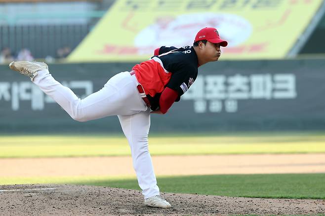 KIA 조상우가 28일 인천SSG랜더스필드에서 열린 2026 KBO리그 SSG와 개막전에서 9회말 올라와 역투하고 있다. 사진 | KIA 타이거즈