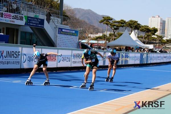 최웅규(강원 강릉시청)가 양도이(경북 안동시청)와 함께 2026년도 시즌 첫 전국대회인 '2026 나주 방문의 해 기념 중흥그룹ㆍ대우건설 제45회 전국 남녀 종별 인라인 스피드대회' 최우수선수상을 수상하였다.(양도이 선수 P5000m 결승선 도착). /사진=대한롤러스포츠연맹