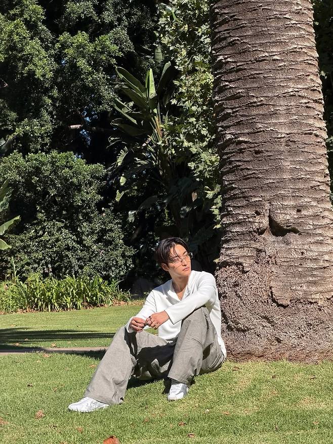 4월 3일 생일을 맞은 에이티즈 성화. 인스타그램 @_starhwa_