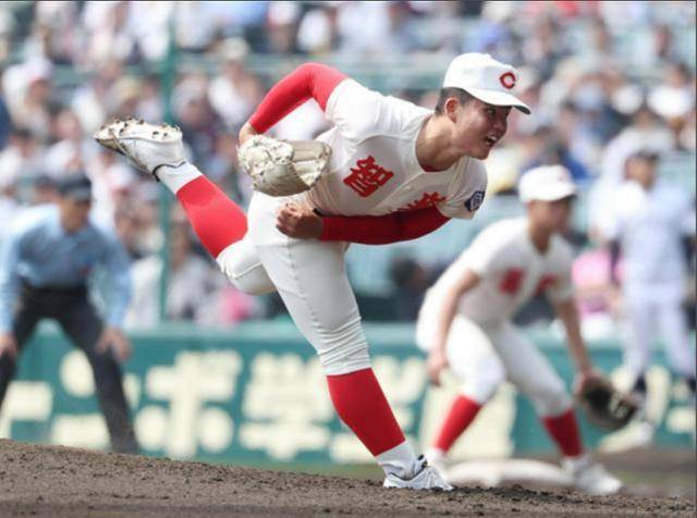 치벤학원 에이스 스기모토(3년) 4경기 3완투(1완봉) 투구 수 498개, 4승. 사진=아시히 신문