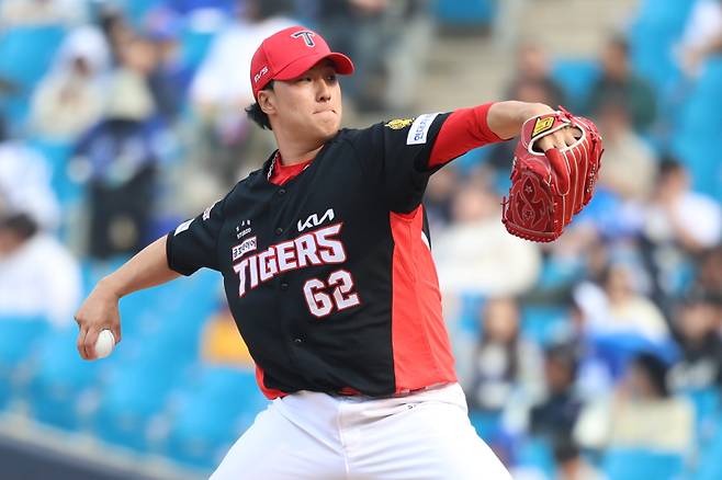 올해 프로야구 시범경기에 등판한 오른손 투수 정해영. KIA 제공