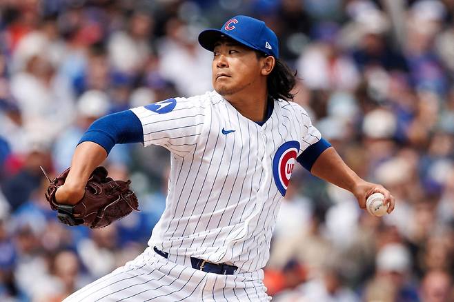 이마나가 쇼타가 30일 미국 일리노이주 시카고의 리글리 필드에서 열린 워싱턴 내셔널스와 2026 메이저리그 정규리그 홈경기에 선발 등판해 공을 던지고 있다. 시카고 | AFP연합뉴스