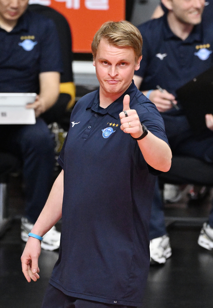 대한항공을 이끌었던 틸리카이넨 감독이 삼성화재 지휘봉을 잡았다. KOVO 제공