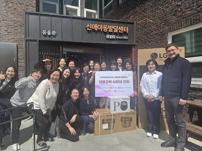 한국여성변호사회의 '찾아가는 여성 변호사' 법률교육 프로젝트가 3월 28일 광주광역시 아동양육시설 '신애원'에서 첫 발을 뗐다. 한국여성변호사회