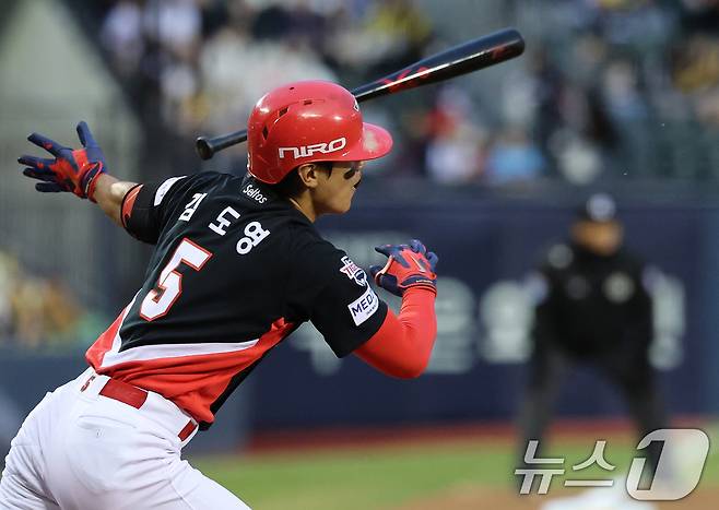 31일 서울 송파구 잠실야구장에서 열린 '2026 신한 SOL KBO리그' 열린 KIA 타이거즈와 LG트윈스의 경기, 1회초 KIA 공격 1사 2루 상황에서 김도영이 1타점 적시타를 때리고 있다. 2026.3.31 ⓒ 뉴스1 오대일 기자