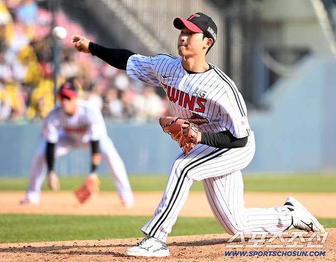 28일 잠실야구장에서 열린 KT와 LG의 개막전. LG 우강훈이 역투하고 있다. 잠실=허상욱 기자wook@sportschosun.com/2026.03.28/