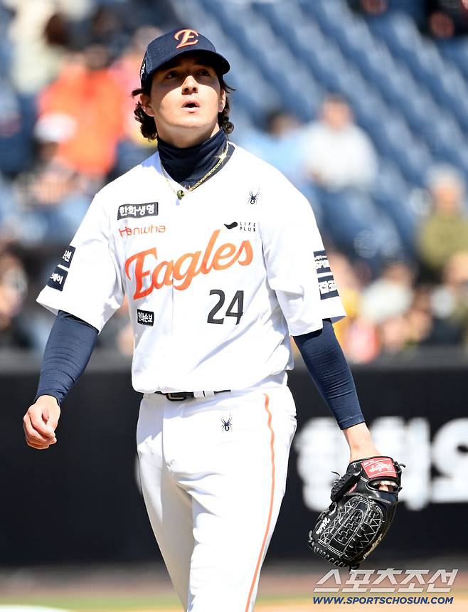 19일 대전한화생명볼파크에서 열린 KIA와 한화의 시범경기. 3회초 투구를 마친 한화 화이트가 더그아웃으로 향하고 있다. 대전=허상욱 기자wook@sportschosun.com/2026.03.19/