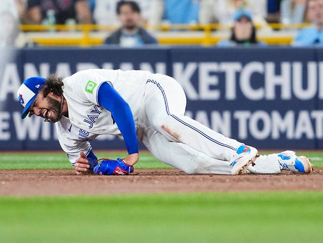 TORONTO, CANADA - MARCH 30: Cody Ponce #66 of the Toronto Blue Jays falls to the ground with an injury during the third inning in their MLB game against the Colorado Rockies at the Rogers Centre on March 30, 2026 in Toronto, Ontario, Canada. Mark Blinch/Getty Images/AFP (Photo by MARK BLINCH / GETTY IMAGES NORTH AMERICA / Getty Images via AFP)
<저작권자(c) 연합뉴스, 무단 전재-재배포, AI 학습 및 활용 금지>