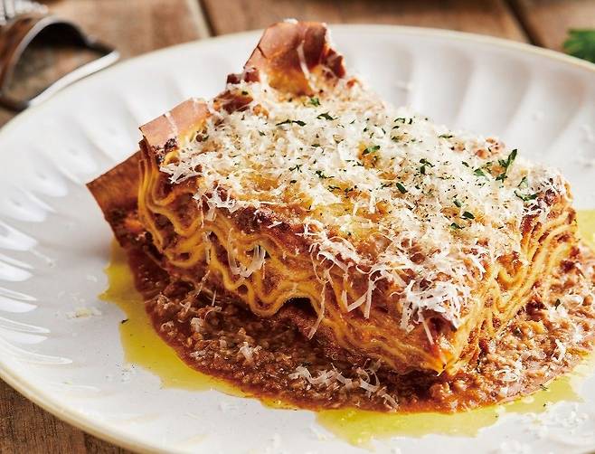 라자냐는 시간과 정성을 담아 만드는 라구 소스의 매력을 가장 잘 보여주는 메뉴다. 사진 더테이블