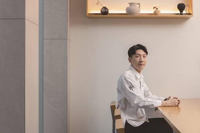 레귬의 코스에 사용하는 다채로운 채소들. 계절의 맛을 담은 가장 신선한 채소를 고른다