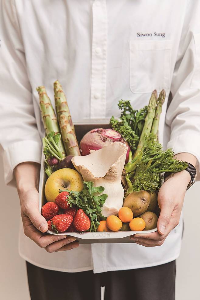 레귬의 코스에 사용하는 다채로운 채소들. 계절의 맛을 담은 가장 신선한 채소를 고른다