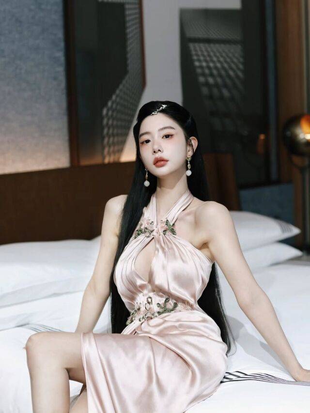 클라라가 시상식에서 눈부신 비주얼로 시선을 사로잡았다. / 클라라 SNS