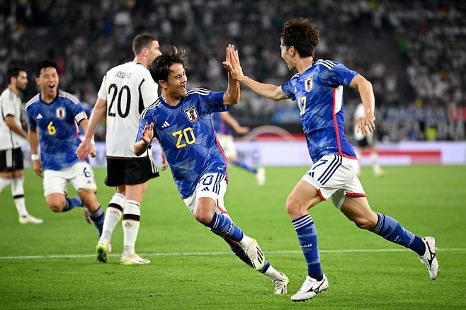 일본 축구대표팀 구보 다케후사가 2023년 9월 독일 평가전에서 골을 넣은 뒤 기뻐하고 있다. Getty Images코리아