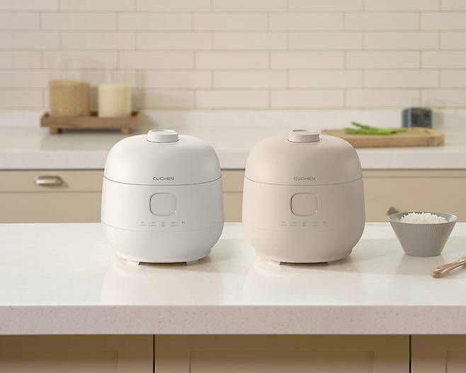 1~2인 가구 확대와 주거 공간의 축소, 그리고 '편리함에 비용을 지불하는 소비 성향'이 맞물리면서 가전 시장의 중심축이 소형 가전으로 이동하고 있다./쿠첸