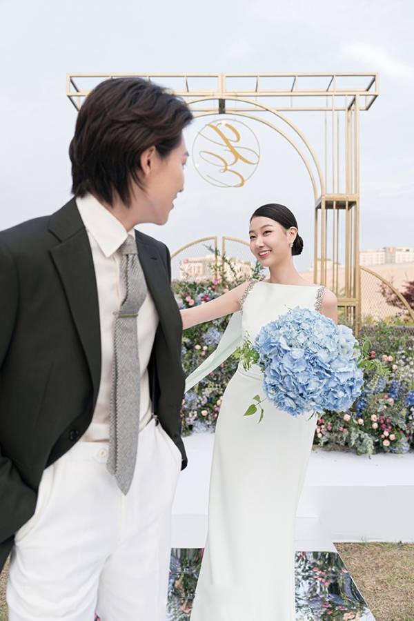 더블트리 바이 힐튼 서울 판교, 탁 트인 가든과 플라워 데코가 어우러진 야외 웨딩 장소. ⓒ더블트리 바이 힐튼 서울 판교 호텔