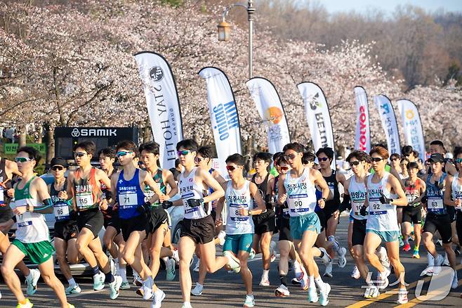 군산새만금마라톤대회가 5일 월명종합체육경기장 일원에서 열린다./뉴스1