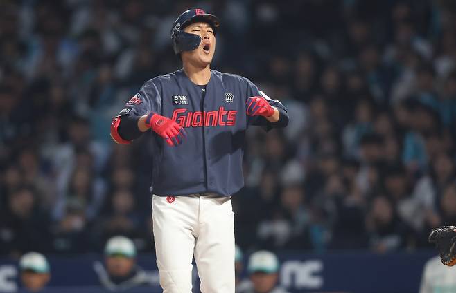 노진혁 '볼넷이 아니네'
(창원=연합뉴스) 김동민 기자 = 31일 경남 창원NC파크에서 열린 프로야구 2026 KBO리그 롯데 자이언츠와 NC 다이노스의 경기. 3회 초 2사 만루 상황 롯데 5번 노진혁이 '볼' 판정이 나오지 않아 아쉬워하고 있다. 2026.3.31
image@yna.co.kr
(끝)
<저작권자(c) 연합뉴스, 무단 전재-재배포, AI 학습 및 활용 금지>