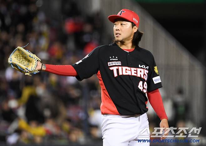 31일 잠실구장에서 열린 LG와 KIA의 경기. 세 번째 투수로 마운드에 오른 KIA 김범수가 타자와 승부에 집중하고 있다. 잠실=박재만 기자 pjm@sportschosun.com