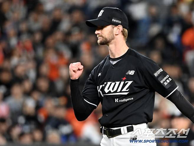 31일 대전한화생명볼파크에서 열린 KT와 한화의 경기. 5회말 2사 1,2루 KT 보쉴리가 한화 노시환을 헛스윙 삼진 처리한 후 주먹을 불끈 쥐고 있다. 대전=허상욱 기자wook@sportschosun.com/2026.03.31/