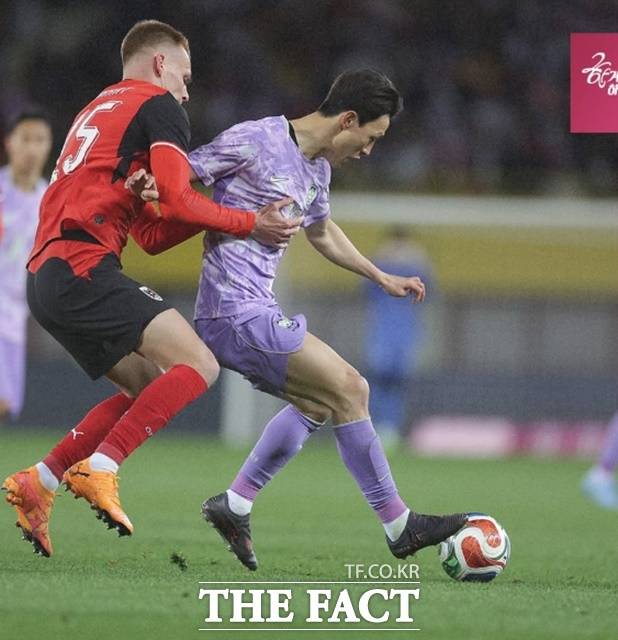 홍명보 감독이 이끄는 한국축구대표은 1일 오스트리아와 유럽원정 2차 평가전을 갖고 2026 북중미 월드컵 최종 엔트리 선정을 위한 마지막 시험무대를 마쳤다. 홍명보호는 유럽 원정 2경기에서 0-4, 0-1패배를 기록했다./빈(오스트리아)=KFA