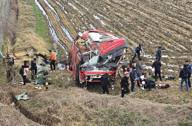 음성 통근버스 사고 현장. ⓒ뉴시스