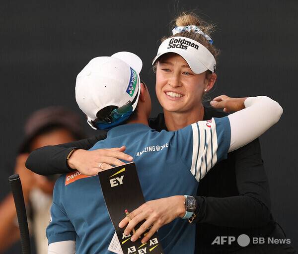 2026년 미국여자프로골프(LPGA) 투어 '포드 챔피언십 프리젠티드 바이 와일드 호스 패스' 우승을 차지한 김효주 프로. 준우승한 넬리 코다(미국). 사진제공=ⓒAFPBBNews = News1 (사진을 무단으로 사용하지 마십시오.)