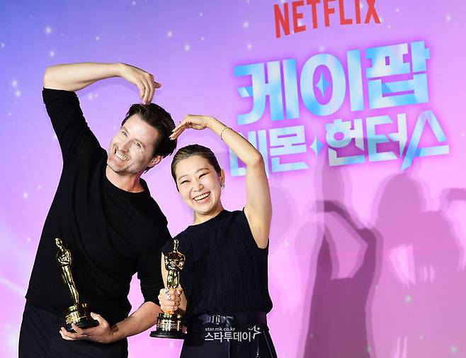 크리스 애플한스 감독, 매기 강 감독. 사진|강영국 기자