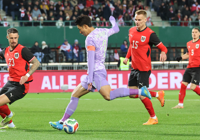 경기 초반 왼발슛 날리는 손흥민. 사진=연합뉴스 제공