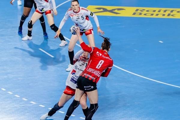 사진 2025/26 EHF 여자핸드볼 챔피언스리그 비스트리차와 이카스트 경기 모습, 사진 출처=유럽핸드볼연맹