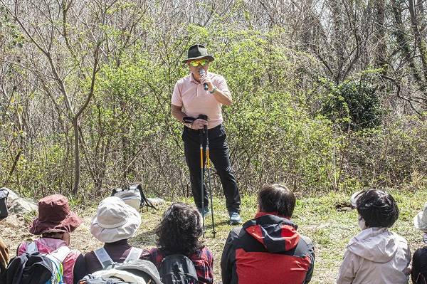 행사의 하이라이트는 엄홍길 대장과 함께 달마고도 걷기였다. 중간 쉼터에서 엄홍길 대장의 강연과 대화 시간을 가졌다.