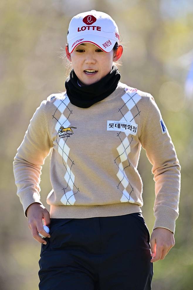 퍼팅 후 그린을 벗어나고 있는 황유민. 사진 제공=AFP연합뉴스