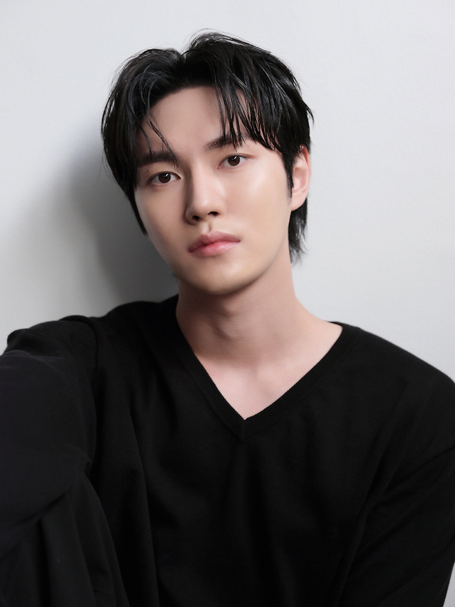 이태리. 와이원엔터테인먼트