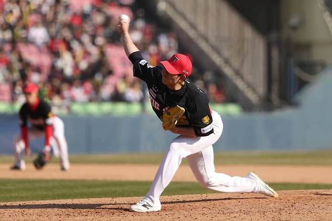 ▲ 3월 31일 잠실 LG전에서 팀의 시즌 첫 승리를 확정짓는 안정적인 투구를 한 성영탁 ⓒKIA타이거즈