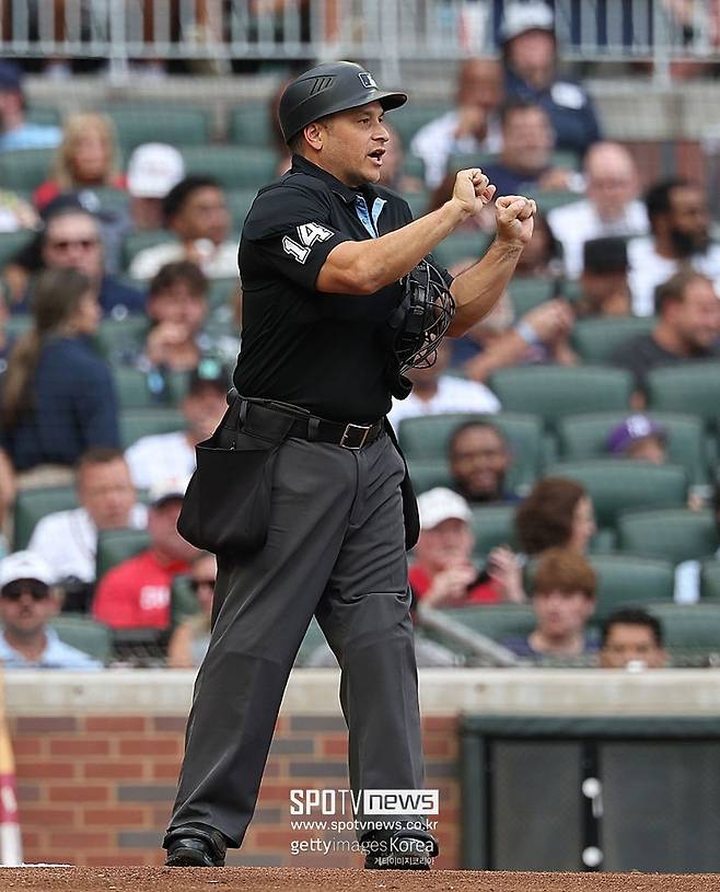 ▲ 마크 베그너 심판.