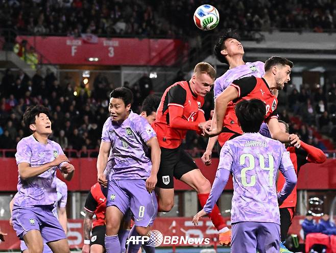 1일(한국시간) 오스트리아 빈의 에른스트 하펠 경기장에서 열리고 있는 한국과 오스트리아의 경기 모습. /AFPBBNews=뉴스1