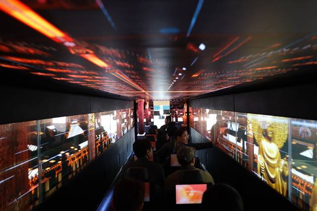 경주미디어센터가 운영하는 골든신라 XR버스 안의 풍경. 경주미디어센터 제공