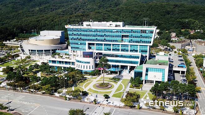 이천시청 전경.