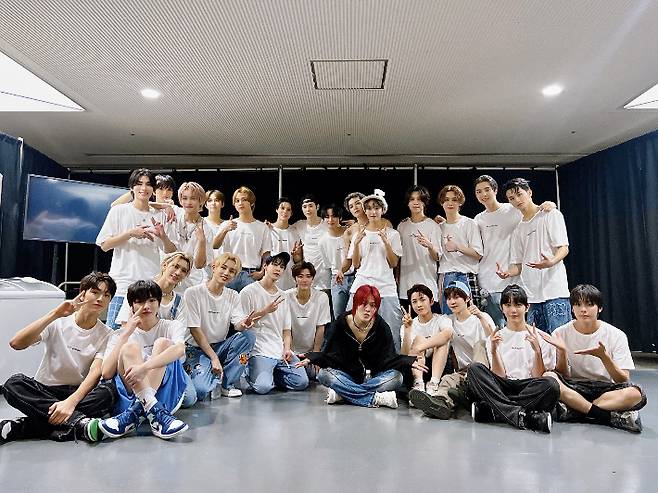 NCT는 현재 NCT 127, NCT 드림, 웨이션브이, NCT 위시 총 4팀의 고정팀을 두고 있다. NCT 공식 트위터