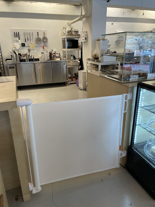 대구 수성구 범어동에 있는 한 카페에 설치된 주방 내에 소비자 이용 공간이 분리돼 있다. <카파비바 대표 권익현 씨 제공>