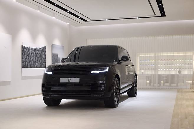 랜드로버 레인지로버 SV 블랙. 사진=JLR코리아 제공