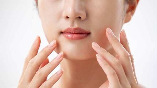 비만 치료제로 체중 감량 후에는 피부 탄력 저하, 주름 등이 유발될 수 있다|출처: 클립아트코리아