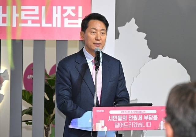 오세훈 서울시장은 3일 "서울의 전월세 시장이 점점 심각해지고 있다"며 며 정부의 정책 방향 전환을 촉구했다. /황준익 기자