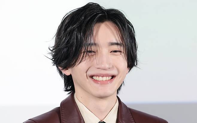 일본 배우 미치에다 슌스케(道枝駿佑)가 3일 서울 용산구 CGV용산아이파크몰에서 열린 영화 ‘네가 마지막으로 남긴 노래’ 기자 간담회에서 미소를 짓고 있다. /뉴스1