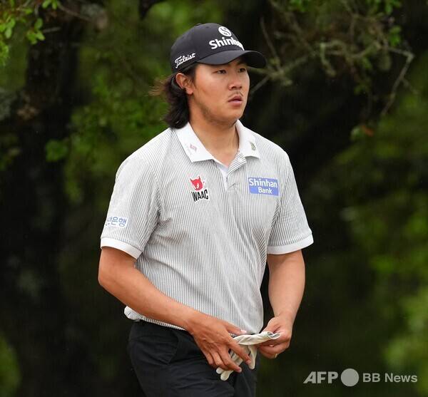 2026년 첫 메이저 대회인 마스터스 토너먼트 '전초전' 격인 미국프로골프(PGA) 투어 발레로 텍사스 오픈에 출전한 김성현 프로가 1라운드에서 경기하는 모습이다. 사진제공=ⓒAFPBBNews = News1 (사진을 무단으로 사용하지 마십시오.)